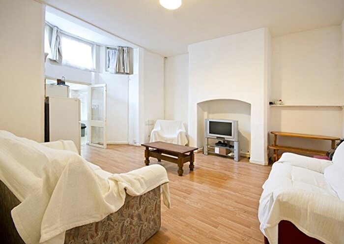 2 Bedroom Flat To Rent In Forest Road West, Nottingham, NG7