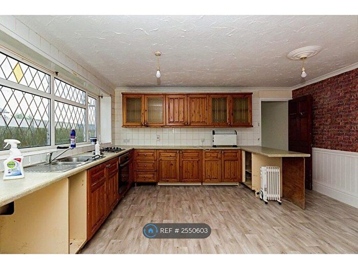3 Bedroom Bungalow To Rent In Darnel Close, Milton Keynes, MK6