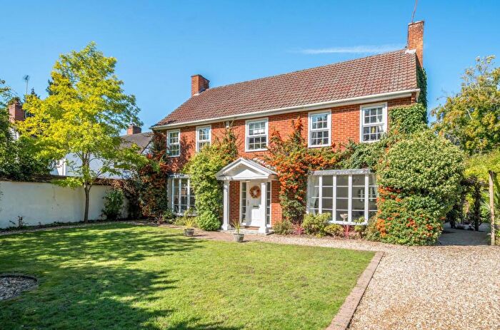 6 Bedroom Detached House For Sale In Upper Chobham Road, Camberley, GU15