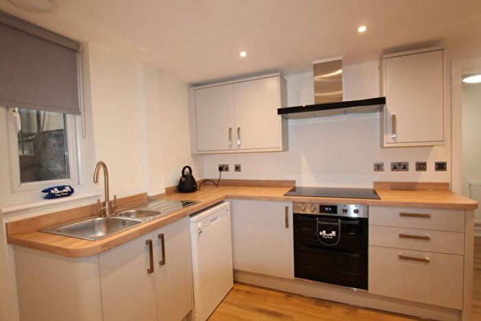 6 Bedroom Terraced House To Rent In Semilong Road, Semilong, NN2