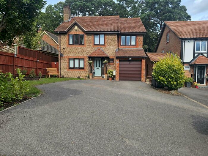 5 Bedroom Detached House To Rent In Knights Way, Camberley, GU15