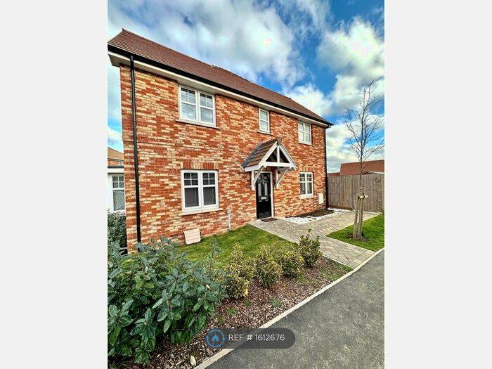 3 Bedroom Semi-Detached House To Rent In Maple Leaf Avenue, Ryde, PO33