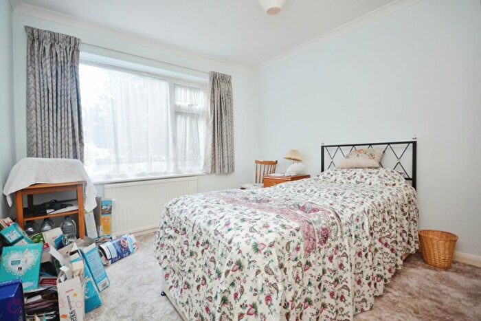2 Bedroom Flat For Sale In Luton Avenue, Broadstairs, CT10