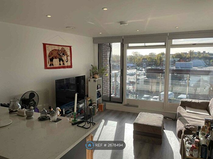 1 Bedroom Flat To Rent In Peckham High Street, London, SE15