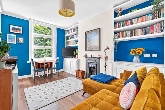 2 Bedroom Flat For Sale In Grange Park Road, Leyton, London, E10
