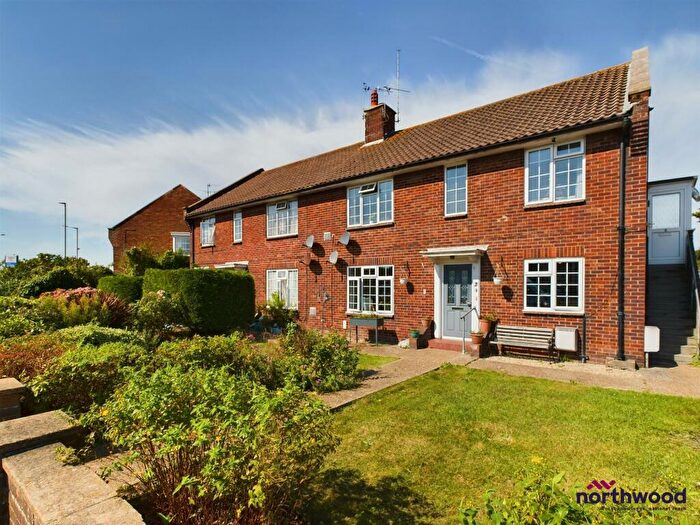 2 Bedroom Ground Maisonette To Rent In Seaside, St Anthony's Hill, Eastbourne, BN23