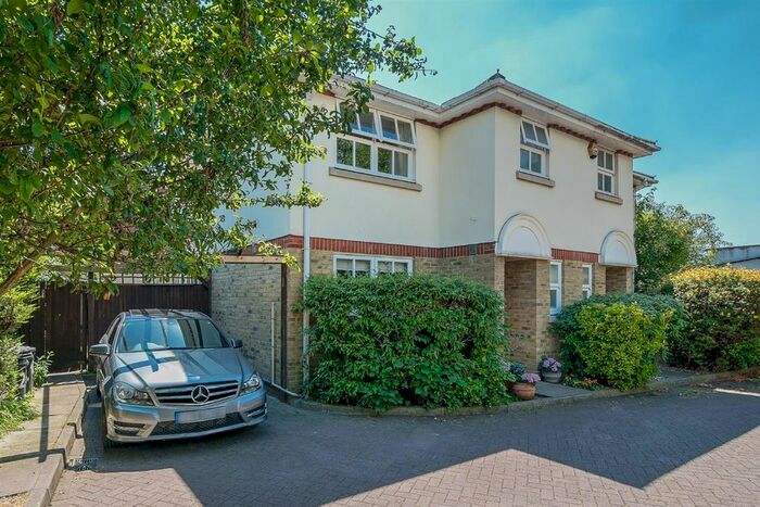 3 Bedroom Semi-Detached House To Rent In Lydden Grove, London, SW18