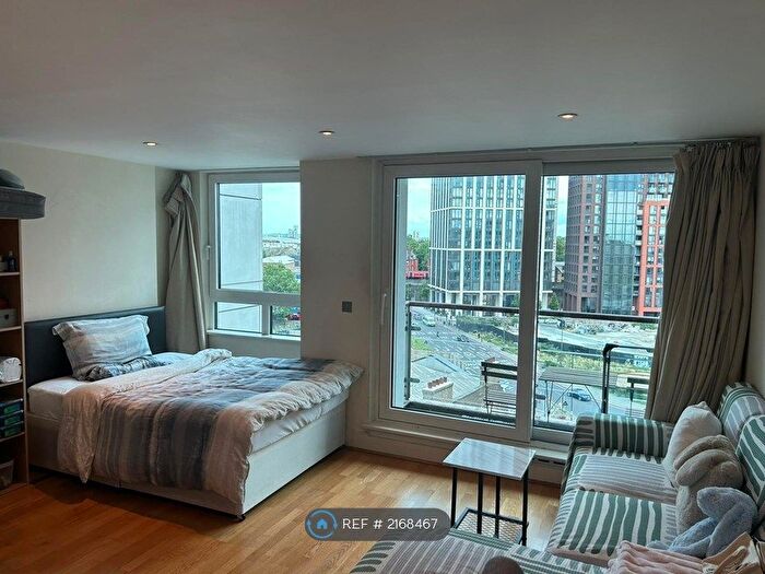 Studio To Rent In St. George Wharf, London, SW8