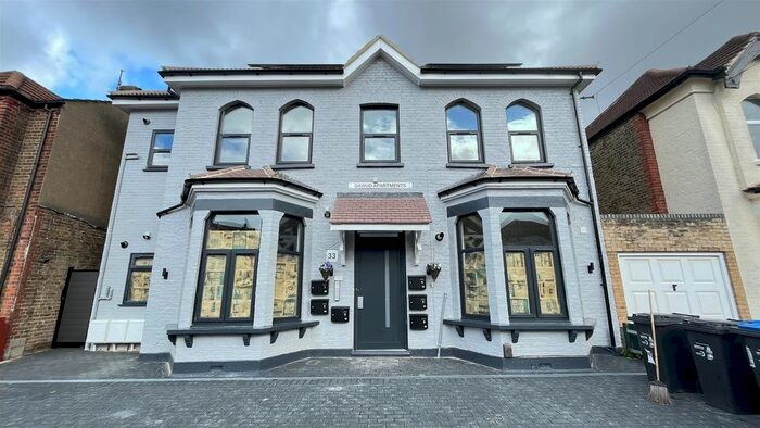 3 Bedroom Flat To Rent In Graham Road, Mitcham, CR4