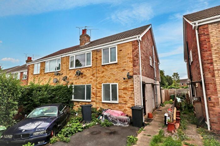 2 Bedroom Maisonette For Sale In Ramsden Avenue, Nuneaton, CV10