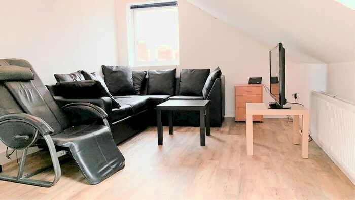 3 Bedroom Flat To Rent In Heaton Road, Heaton, Newcastle Upon Tyne, NE6