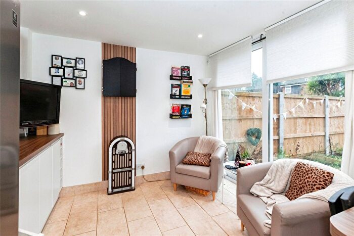 3 Bedroom End Of Terrace House For Sale In Sunderland Road, Maidenhead, Berkshire, SL6