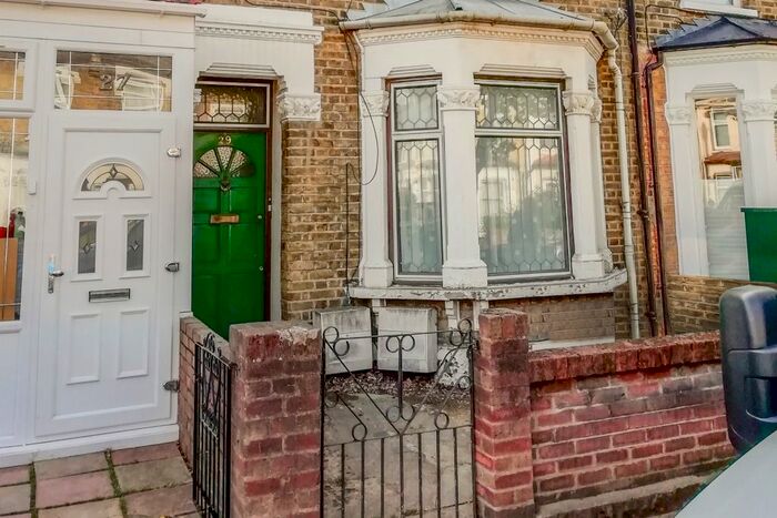 1 Bedroom Flat To Rent In Dunedin Road, London, E10