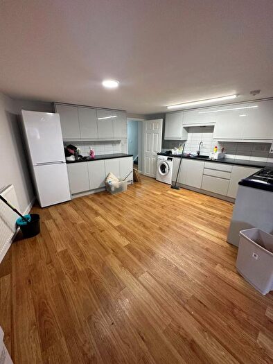 2 Bedroom Flat To Rent In Chester Road, Old Trafford, Manchester, M16