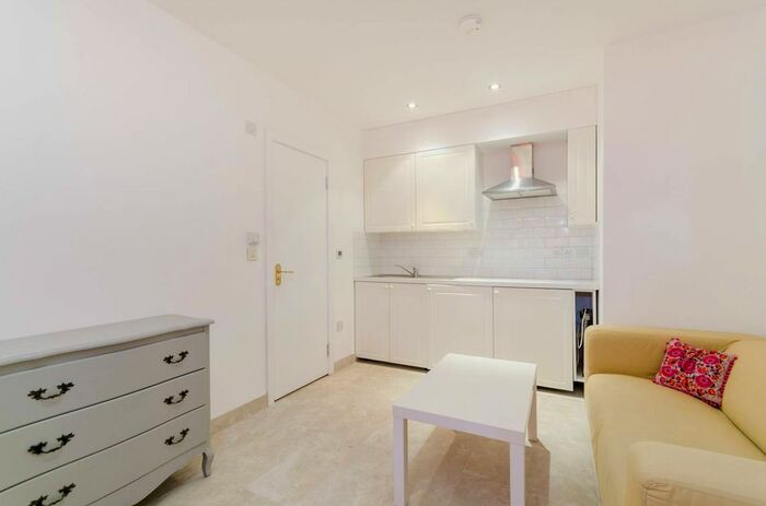 Studio To Rent In Roehampton Vale, Roehampton, London, SW15