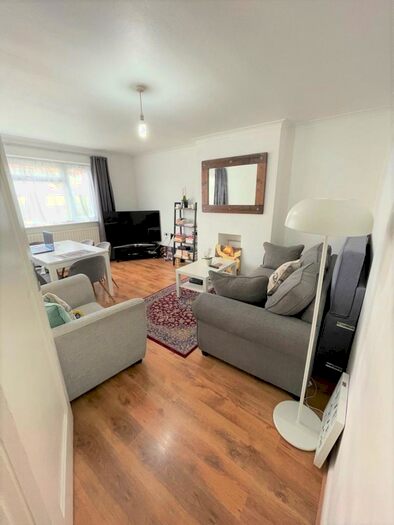 2 Bedroom Ground Maisonette To Rent In Laleham Avenue, London, NW7