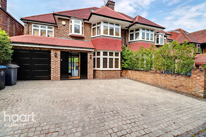 5 Bedroom Semi-Detached House To Rent In Salmon Street, London, NW9