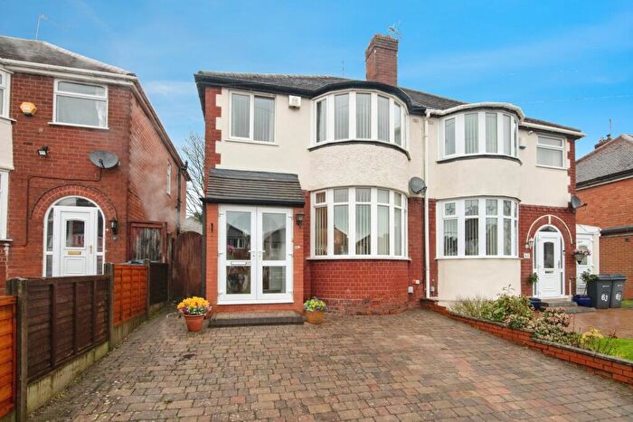 3 Bedroom Semi Detached House For Sale In Glyn Farm Road, Quinton, Birmingham, B32