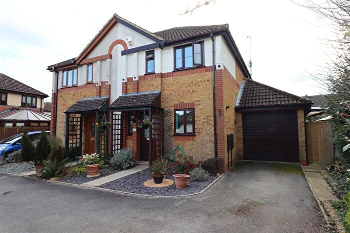 3 Bedroom Semi Detached House For Sale In Wallmead Gardens, Loughton, Milton Keynes, MK5