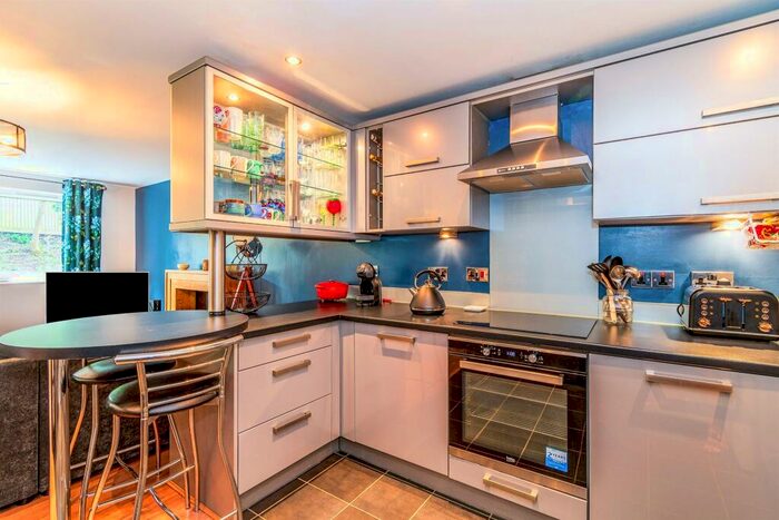 2 Bedroom Flat To Rent In Lordsdale Court, Southampton, SO16