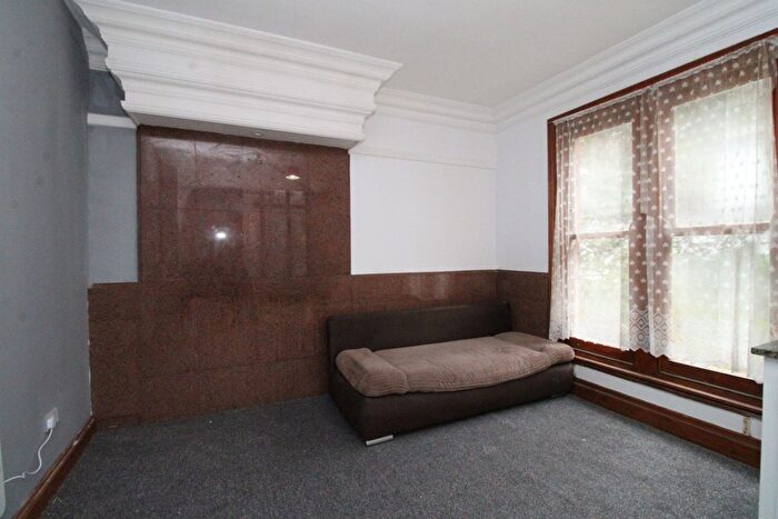 Studio To Rent In Downs Road, Luton, LU1