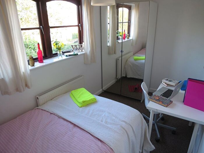 4 Bedroom Semi-detached House To Rent In Avon Gardens, Nottingham, NG2