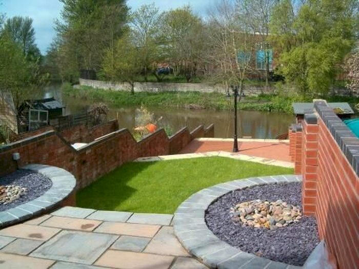 3 Bedroom Terraced House To Rent In Elgar Road, Reading, Berkshire, RG2