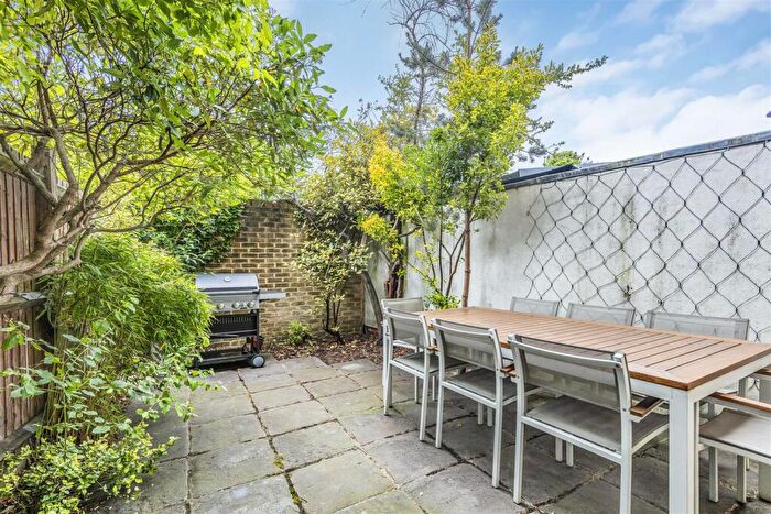 1 Bedroom Flat To Rent In Brancaster Mews, East Sheen, SW14