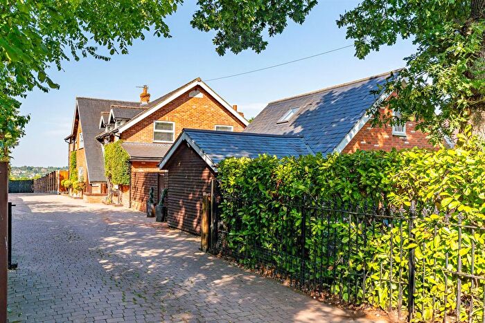 5 Bedroom Detached House For Sale In Newgatestreet Road, Goffs Oak, EN7