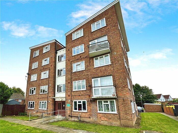 2 Bedroom Maisonette For Sale In Pytt Field, Harlow, Essex, CM17