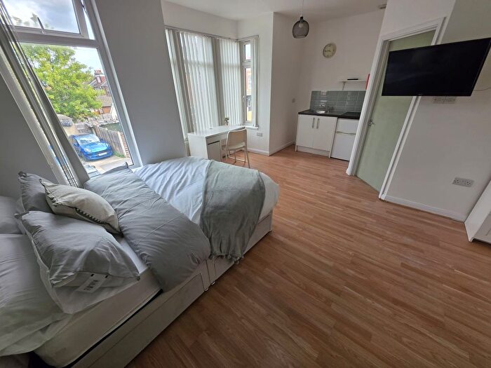 1 Bedroom Studio To Rent In Ashburnham Road, Luton, Bedfordshire, LU1