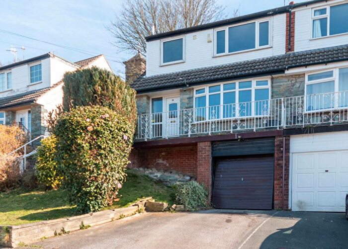3 Bedroom Semi-Detached House For Sale In Hall Bank Drive, Bingley, West Yorkshire, Uk, BD16