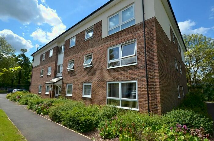 2 Bedroom Flat To Rent In Portal Close, Uxbridge, Middlesex, UB10
