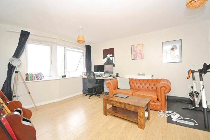 2 Bedroom Flat For Sale In Bell Green, Sydenham, London, SE26