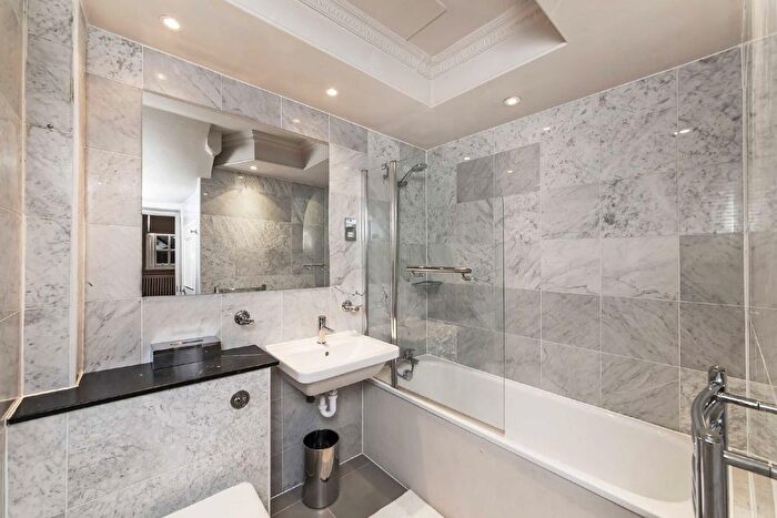 1 Bedroom Flat To Rent In Chelsea Embankment, London, SW3