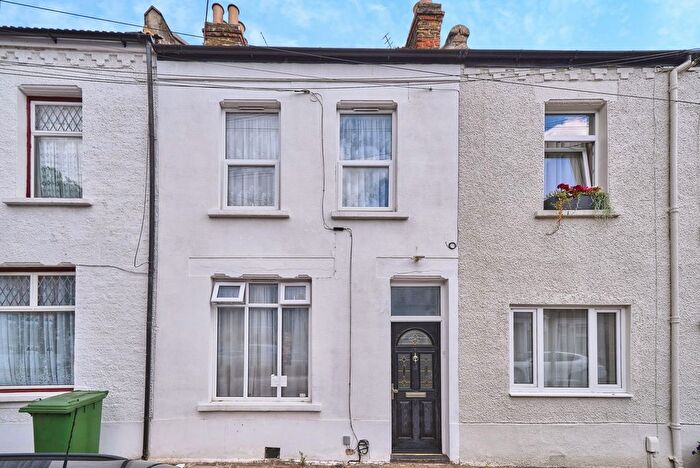 4 Bedroom Terraced House For Sale In Middle Road, London, E13