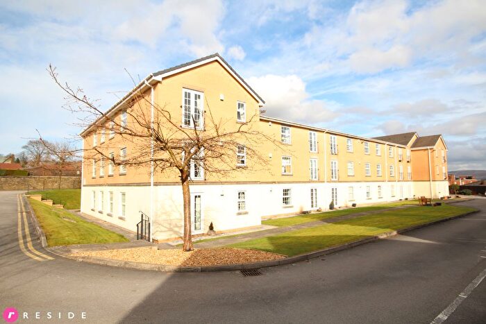2 Bedroom Flat For Sale In Dell Road, Shawclough, Rochdale, OL12