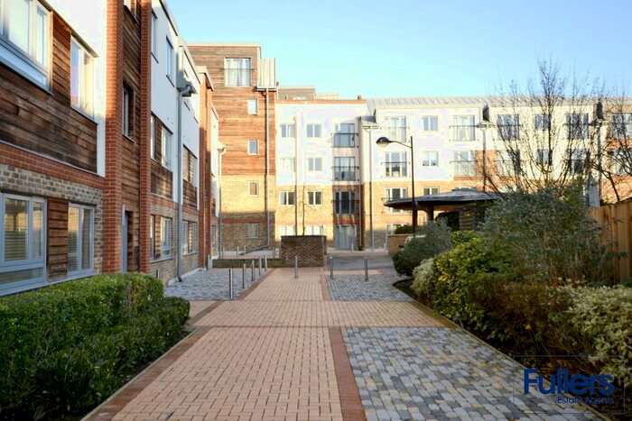 2 Bedroom Flat To Rent In The Waterfront, Hertfordshire SG14