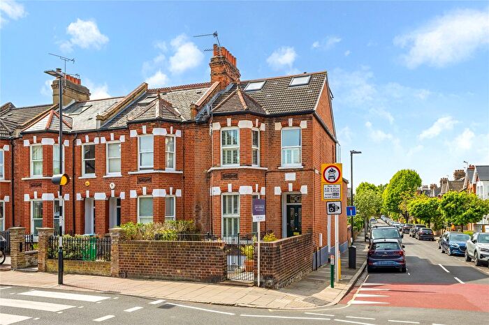 1 Bedroom Maisonette For Sale In Crown Road, Twickenham, TW1