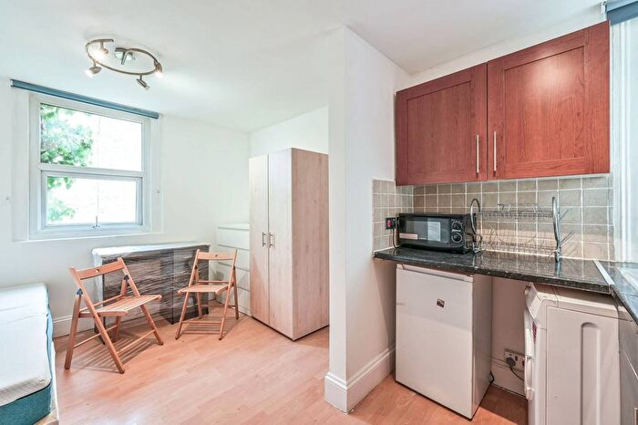 Studio To Rent In Kilburn, Kilburn, London, NW6