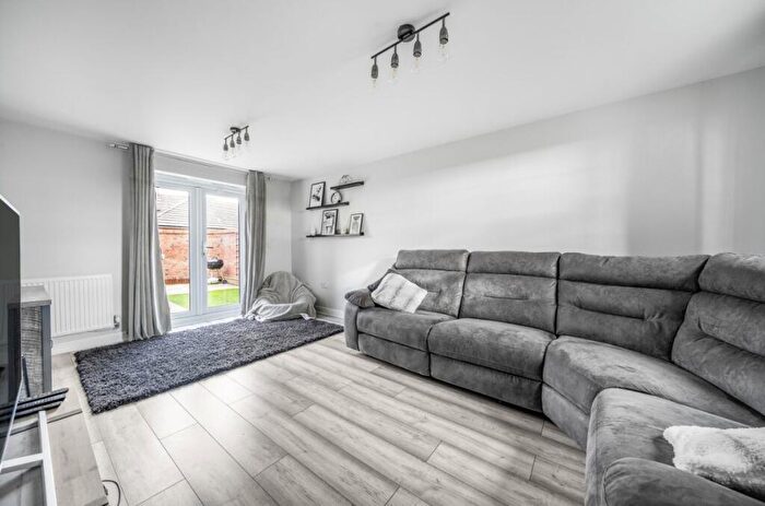 3 Bedroom Semi-Detached House For Sale In Walford Grove, Kempston, Bedford, MK42