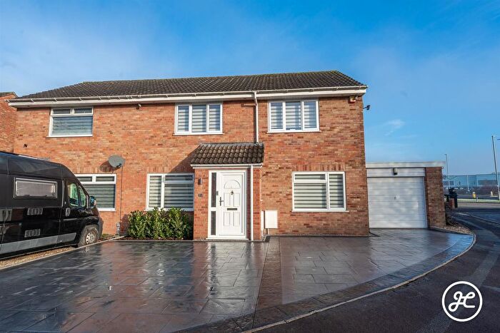 4 Bedroom Semi Detached House For Sale In Severn Close, Bridgwater, TA6