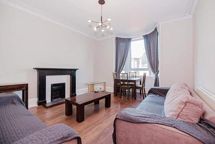 3 Bedroom Flat To Rent In L – Restalrig Road, Edinburgh, EH6