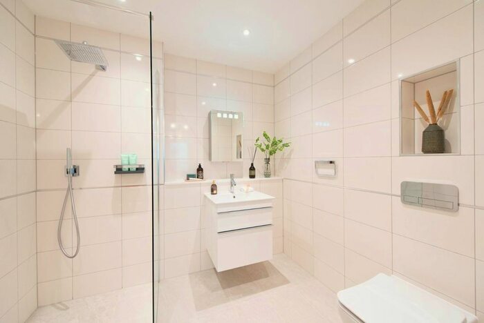 2 Bedroom Flat For Sale In Coopers Hill Lane, Englefield Green, Egham, TW20
