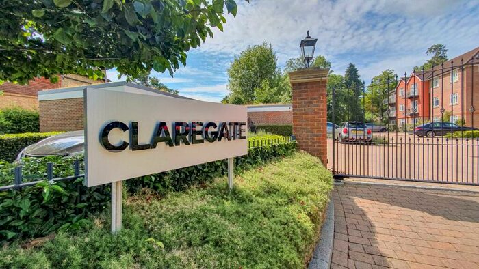 2 Bedroom Apartment To Rent In Claregate, Potters Bar, EN6