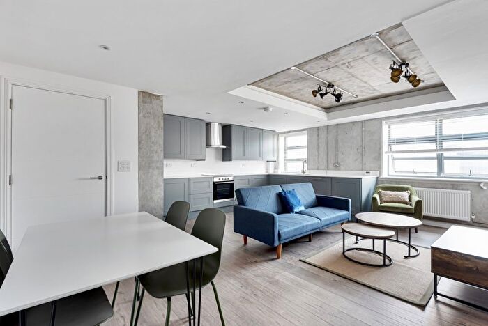 3 Bedroom Flat To Rent In Elm Grove, Wimbledon, SW19