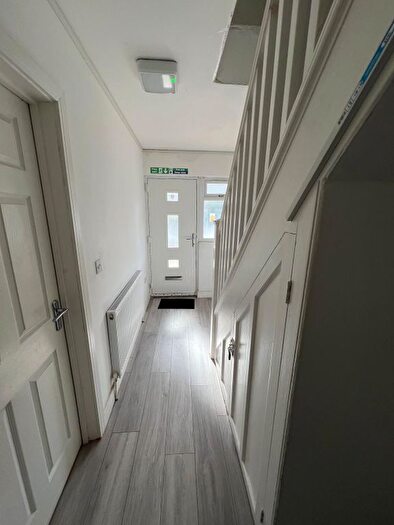 Studio To Rent In Cutenhoe Road, Luton, LU1