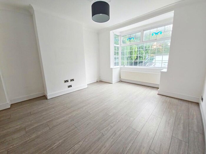 3 Bedroom Detached House To Rent In Ardleigh Green Road, Hornchurch, RM11