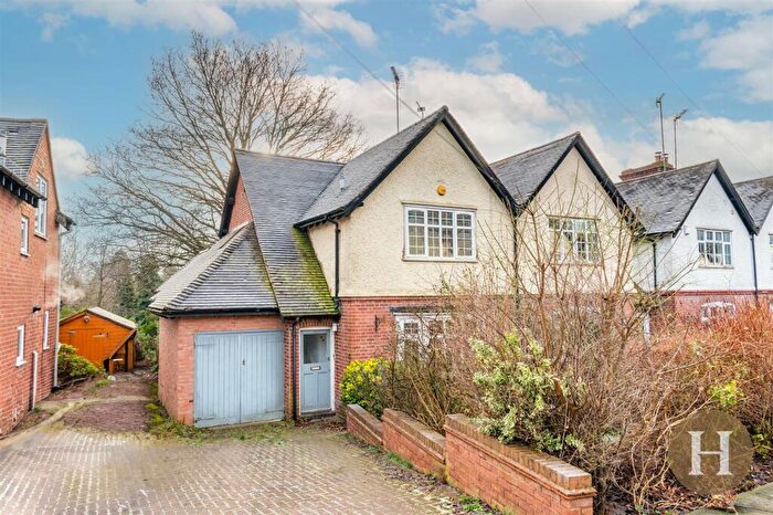 3 Bedroom Semi-Detached House For Sale In High Brow, Birmingham, B17
