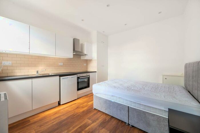 Studio To Rent In Larch Road, Cricklewood, London, NW2